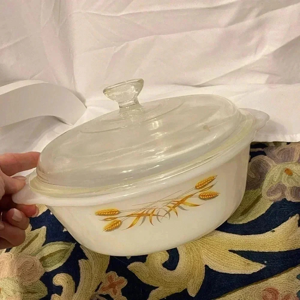 Vintage Anchor Hocking Fire King Wheat 2 Qt Casserole Dish With Glass Lid